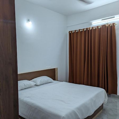 Отель Jayalakshmi Residency Vaduvanchal Экстерьер фото