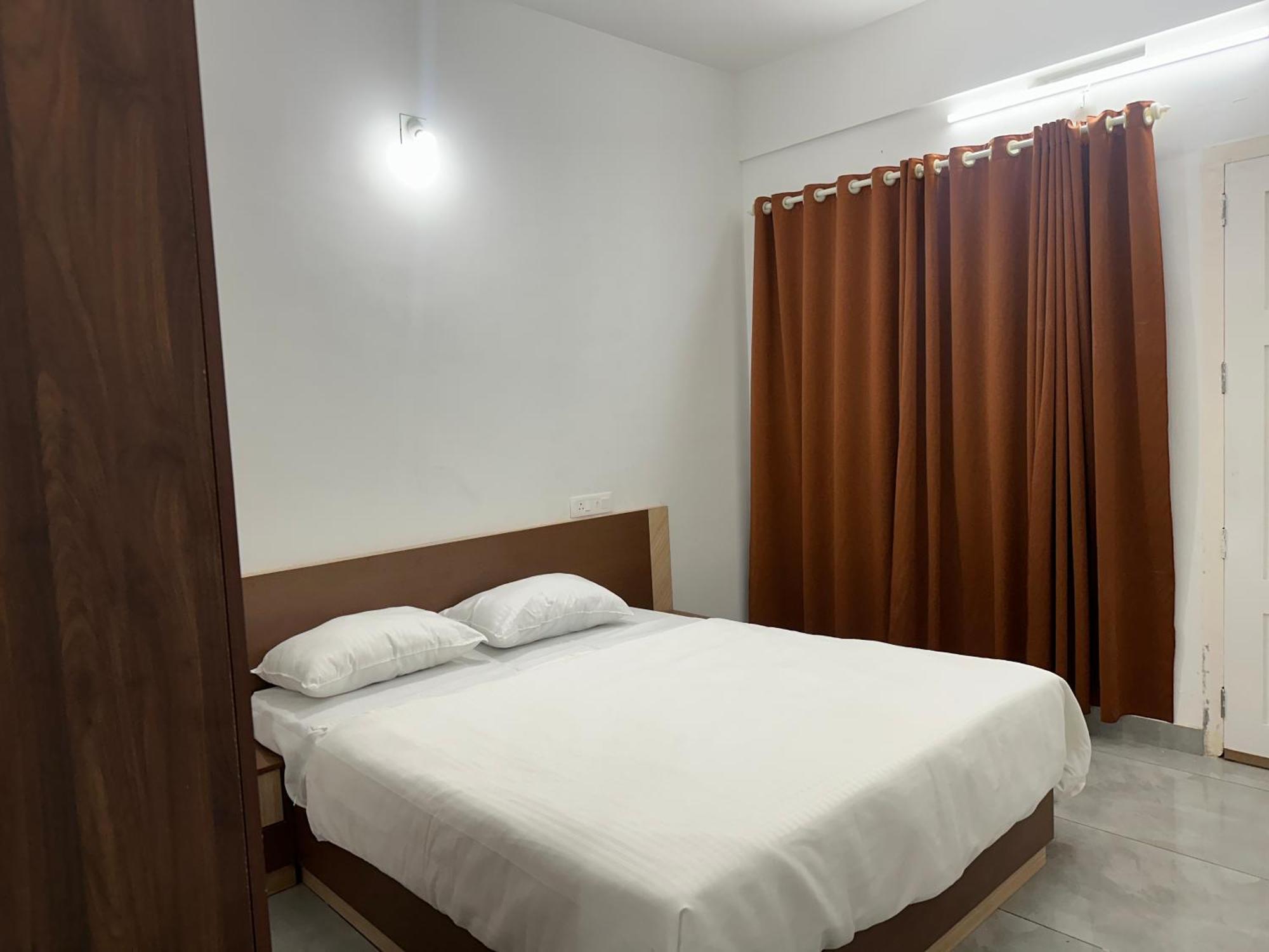 Отель Jayalakshmi Residency Vaduvanchal Экстерьер фото