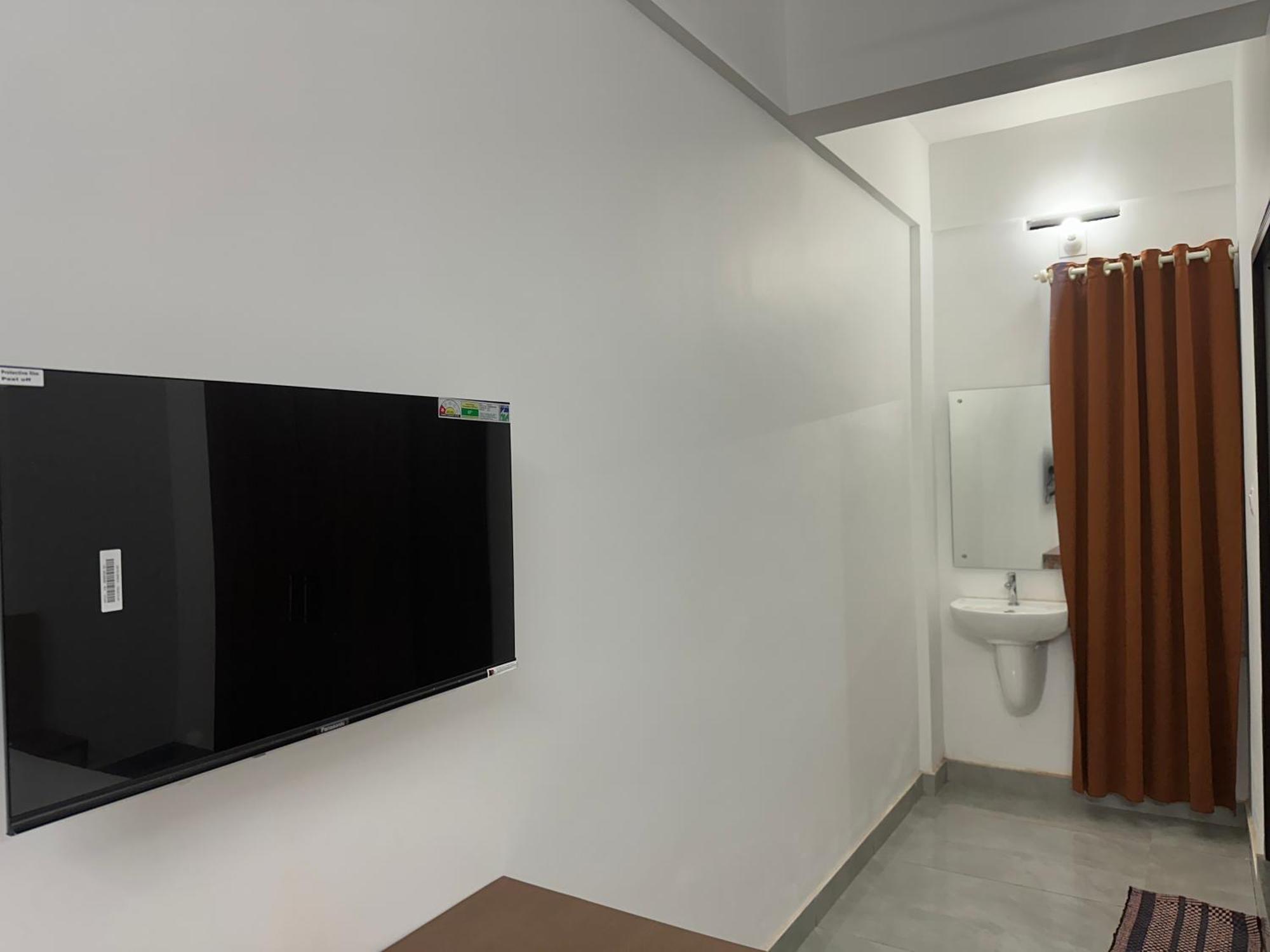 Отель Jayalakshmi Residency Vaduvanchal Экстерьер фото