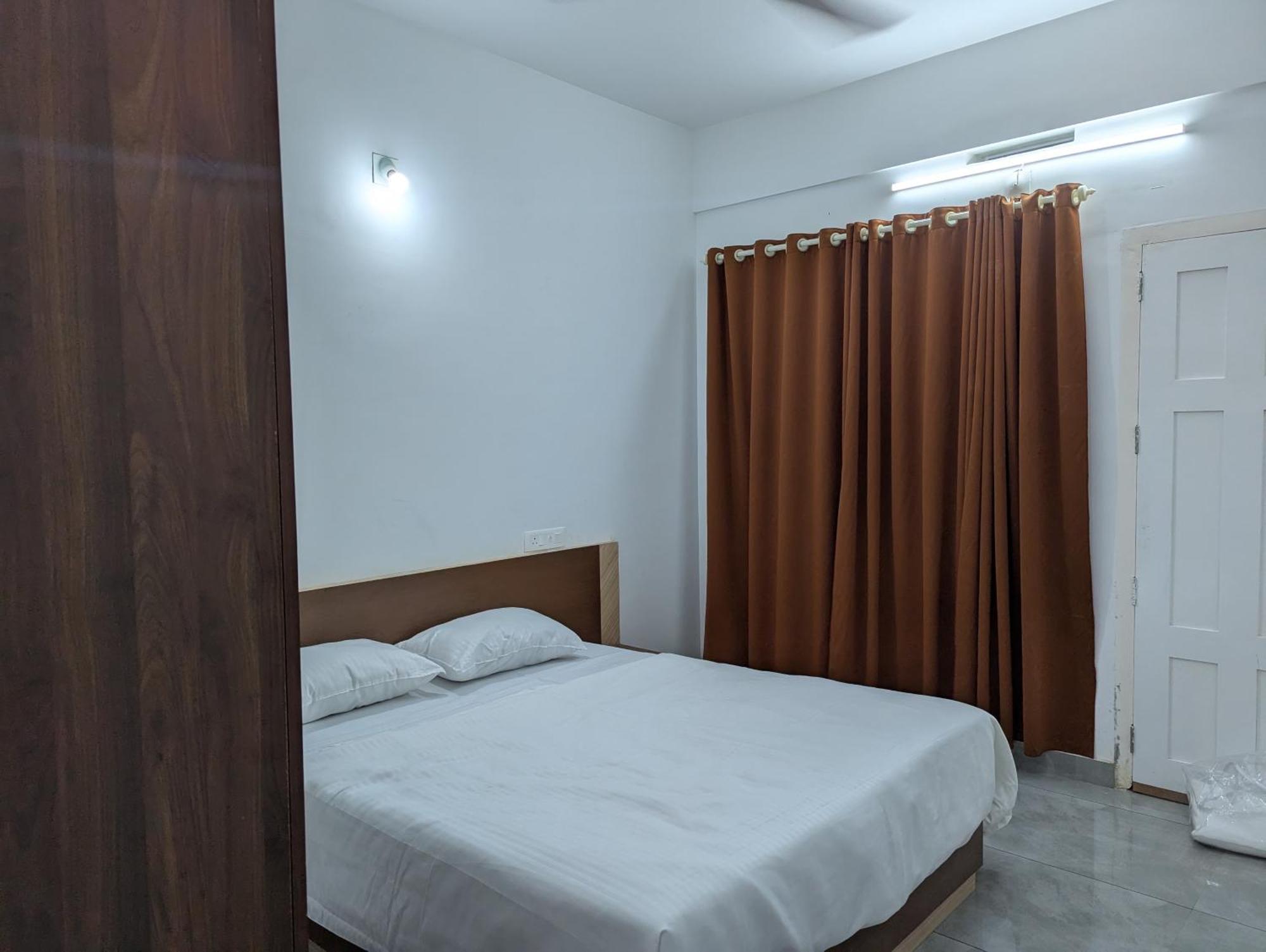 Отель Jayalakshmi Residency Vaduvanchal Экстерьер фото