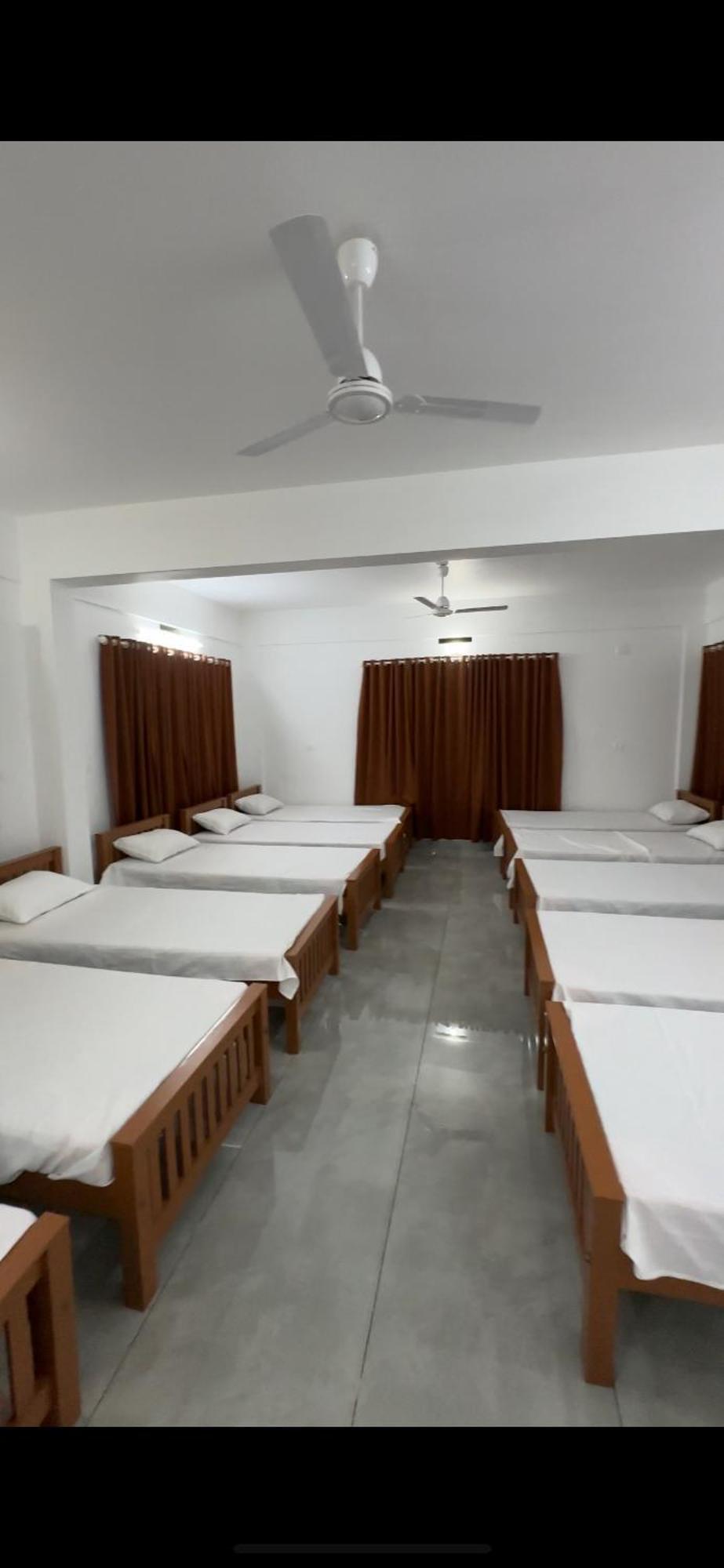 Отель Jayalakshmi Residency Vaduvanchal Экстерьер фото