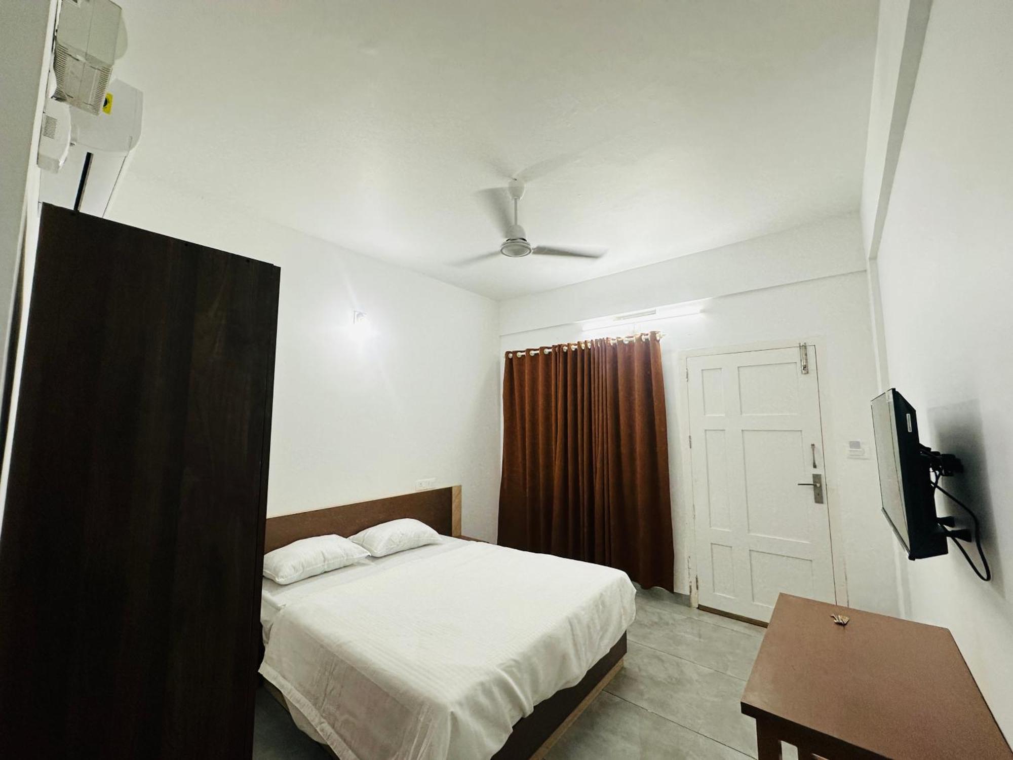 Отель Jayalakshmi Residency Vaduvanchal Экстерьер фото