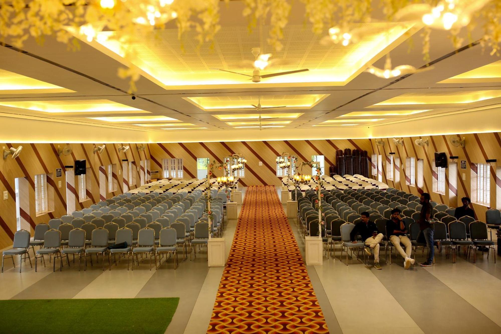 Отель Jayalakshmi Residency Vaduvanchal Экстерьер фото