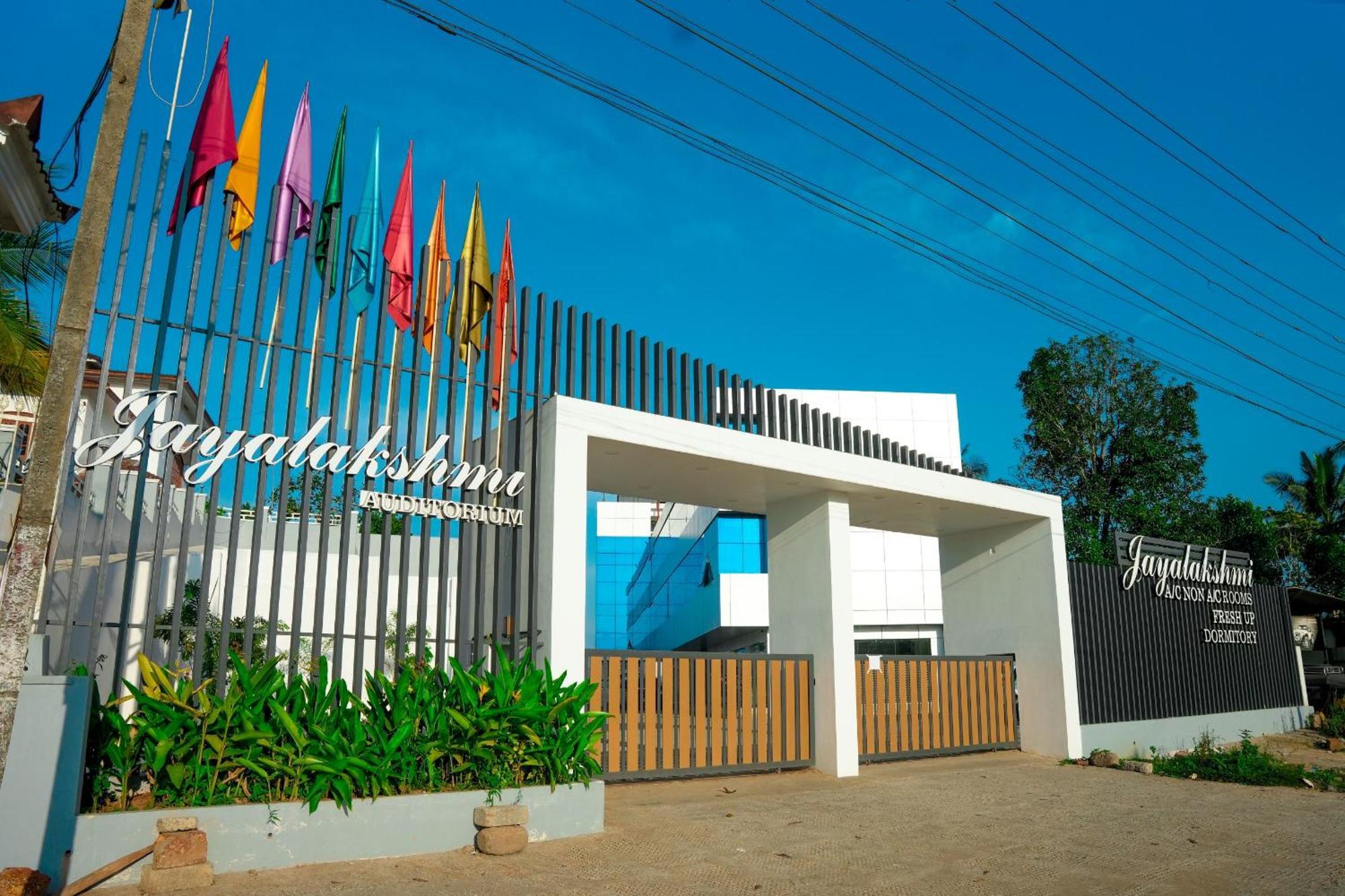 Отель Jayalakshmi Residency Vaduvanchal Экстерьер фото