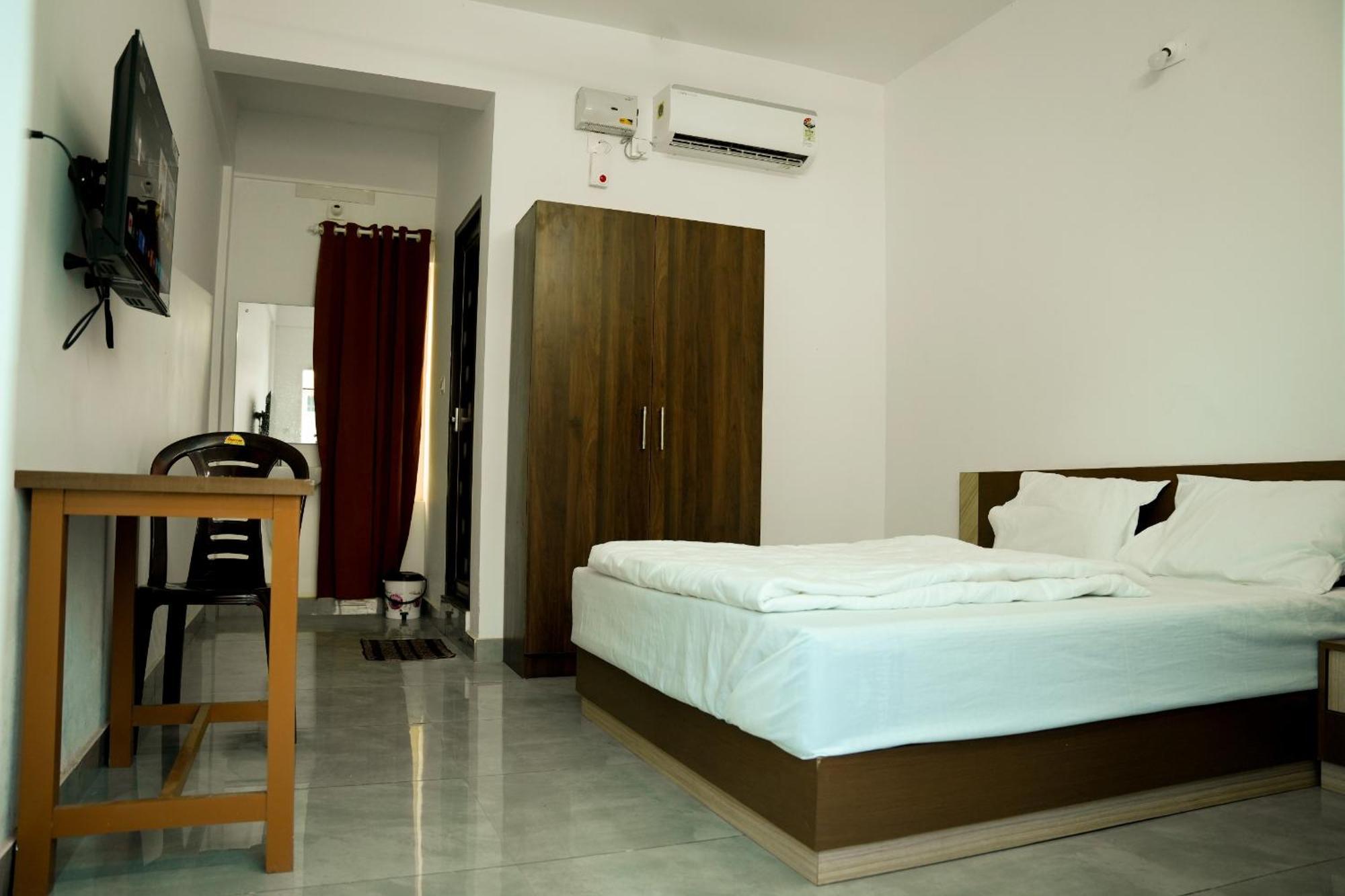 Отель Jayalakshmi Residency Vaduvanchal Экстерьер фото