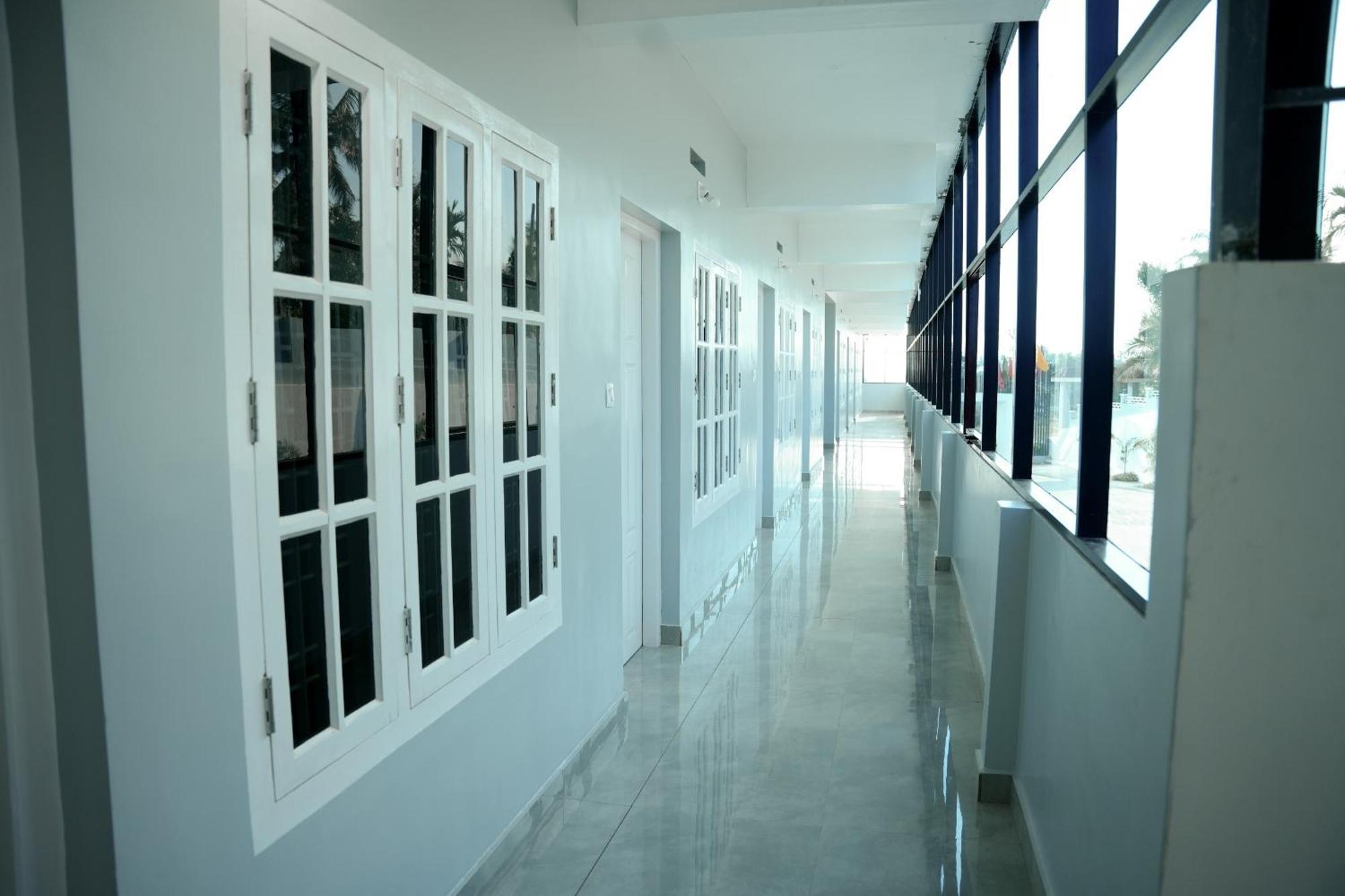 Отель Jayalakshmi Residency Vaduvanchal Экстерьер фото