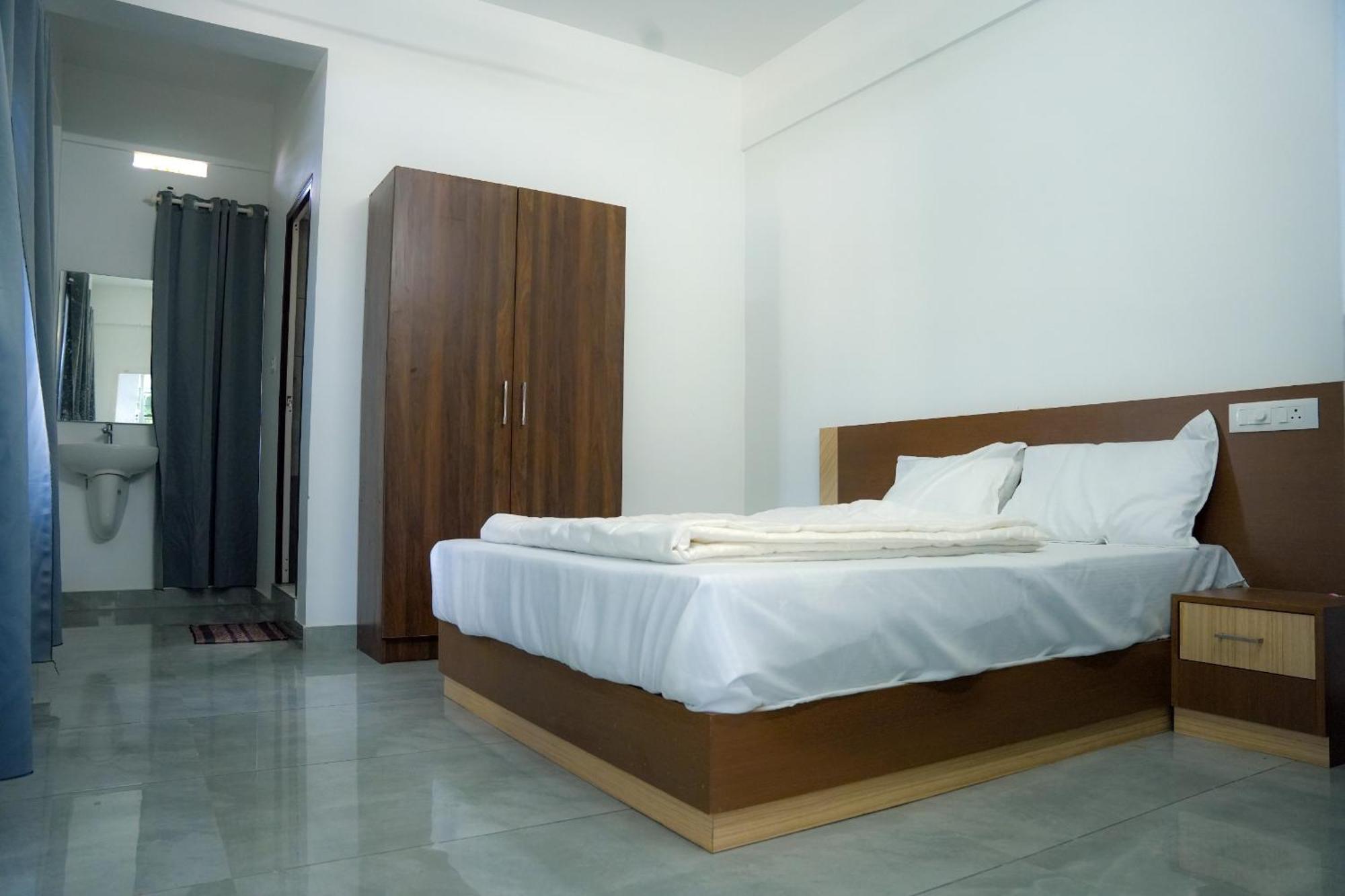 Отель Jayalakshmi Residency Vaduvanchal Экстерьер фото