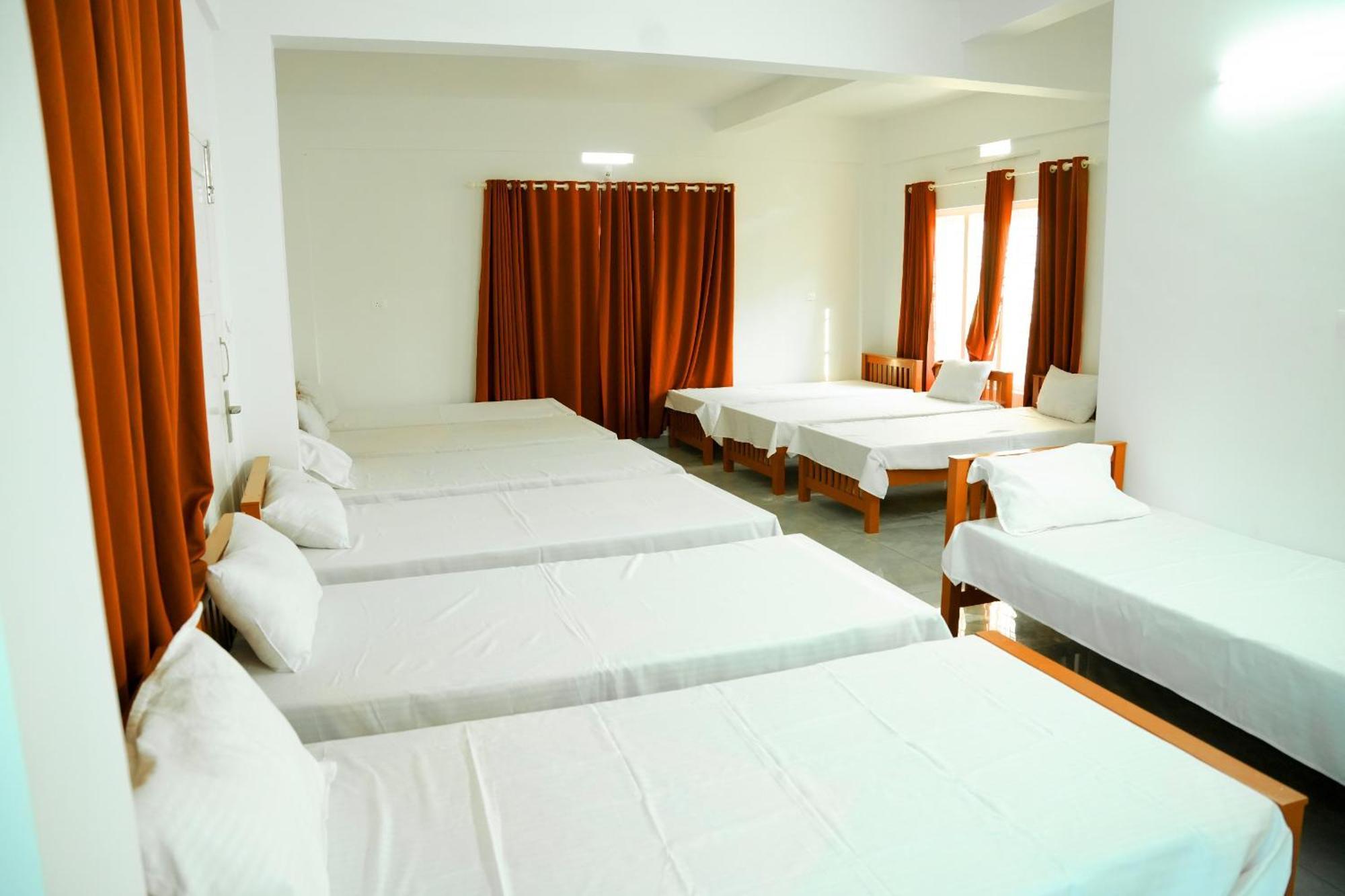 Отель Jayalakshmi Residency Vaduvanchal Экстерьер фото