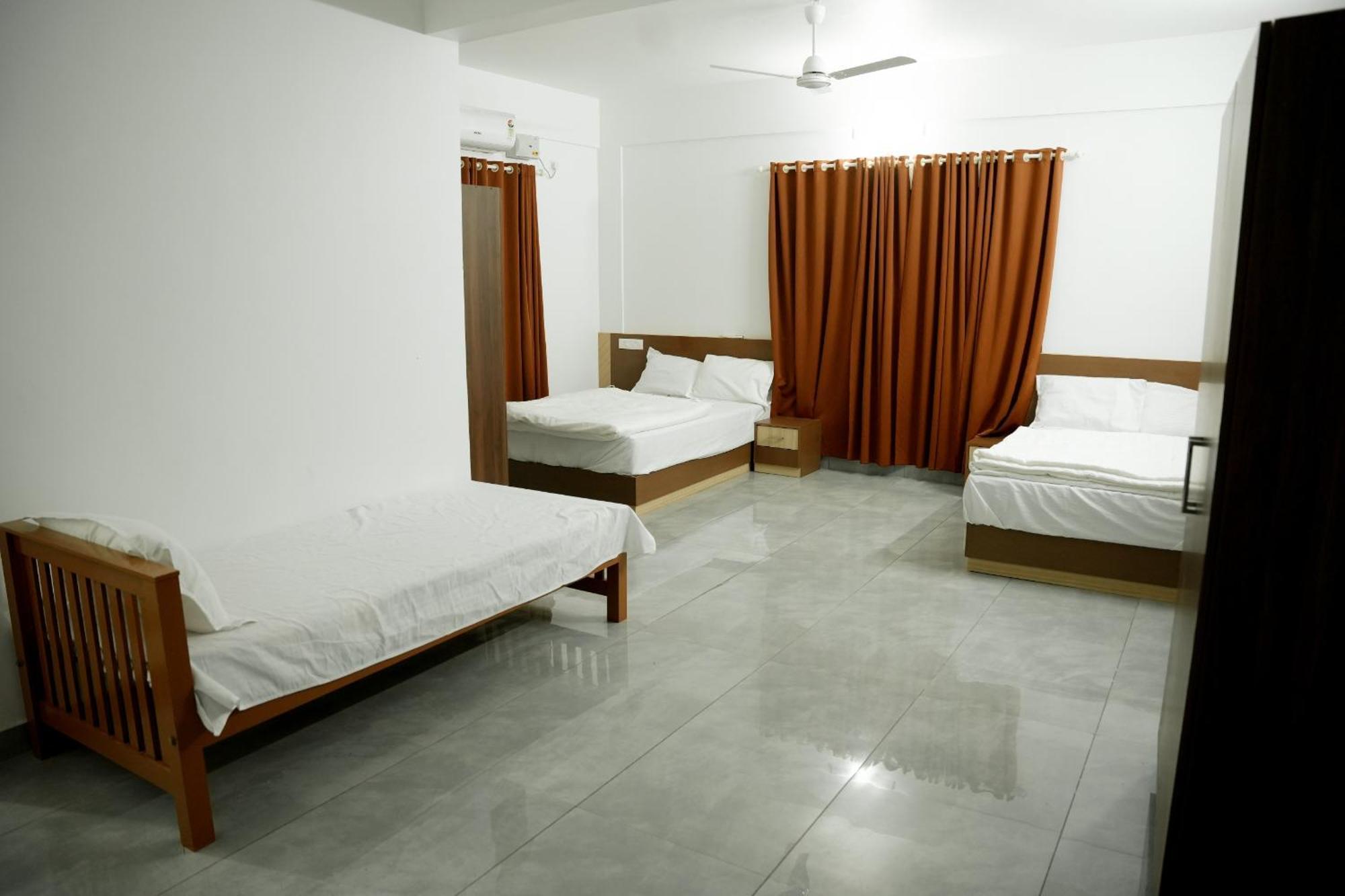 Отель Jayalakshmi Residency Vaduvanchal Экстерьер фото
